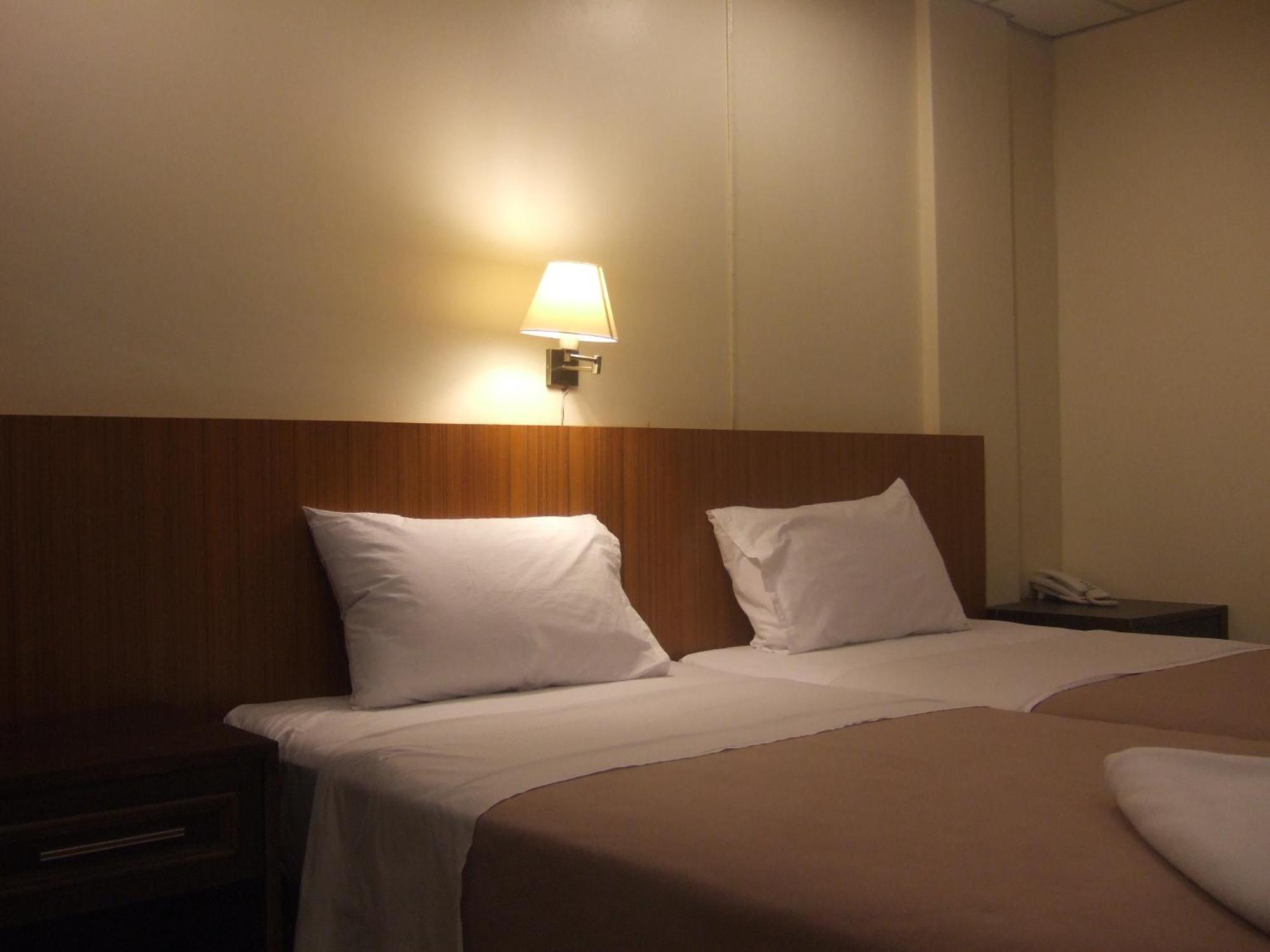 Lodge 61 Hotel Бангкок Экстерьер фото