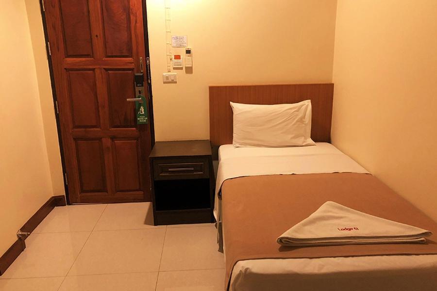 Lodge 61 Hotel Бангкок Экстерьер фото