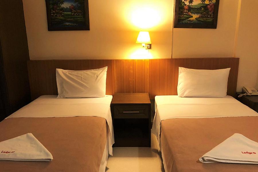 Lodge 61 Hotel Бангкок Экстерьер фото