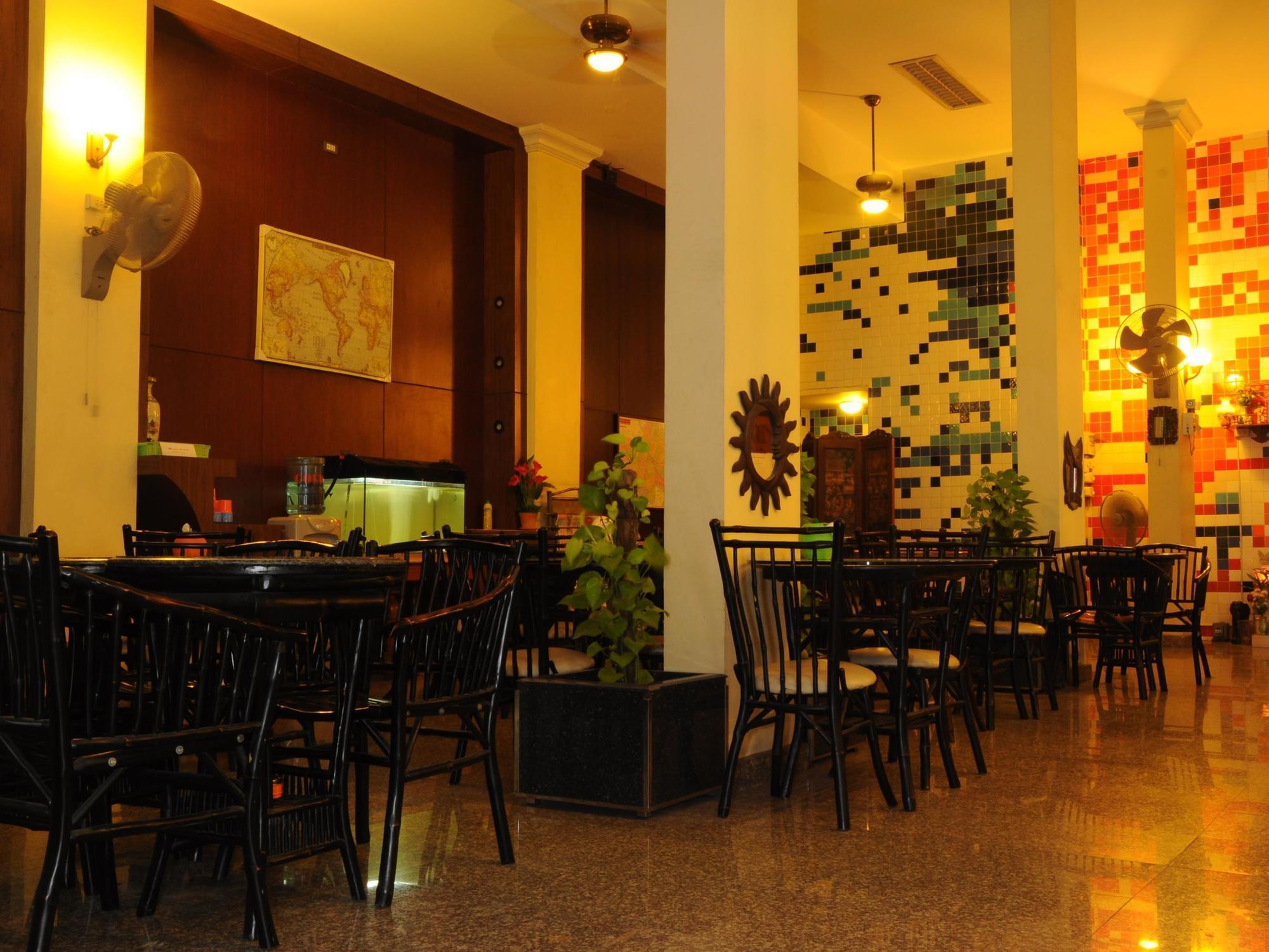 Lodge 61 Hotel Бангкок Экстерьер фото