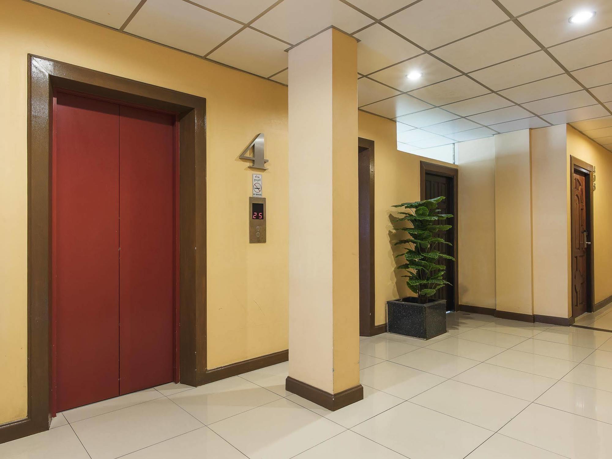 Lodge 61 Hotel Бангкок Экстерьер фото